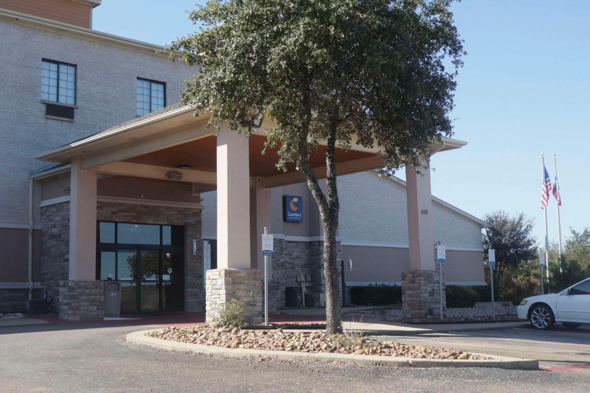 Comfort Inn & Suites Burnet Exterior photo