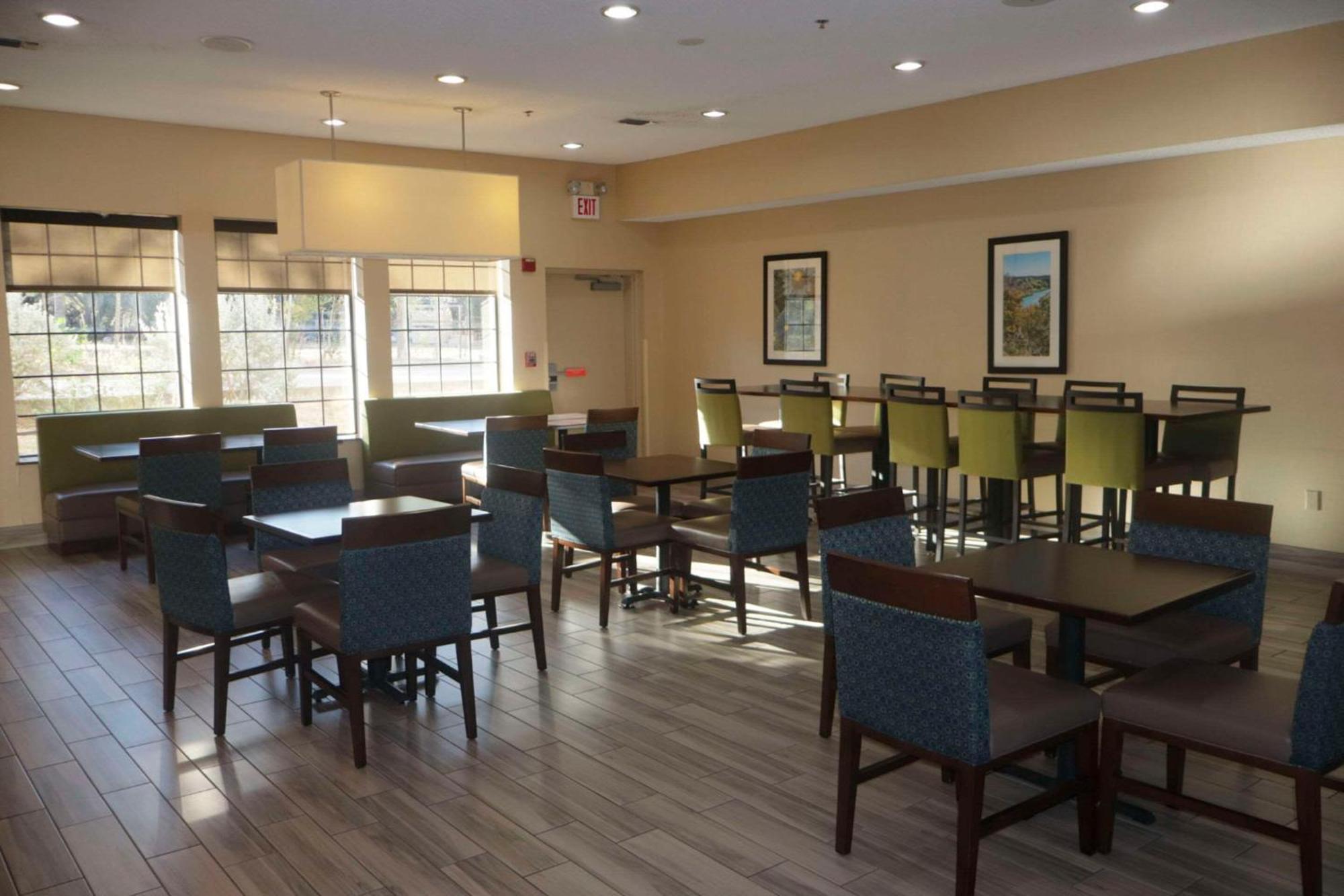 Comfort Inn & Suites Burnet Exterior photo