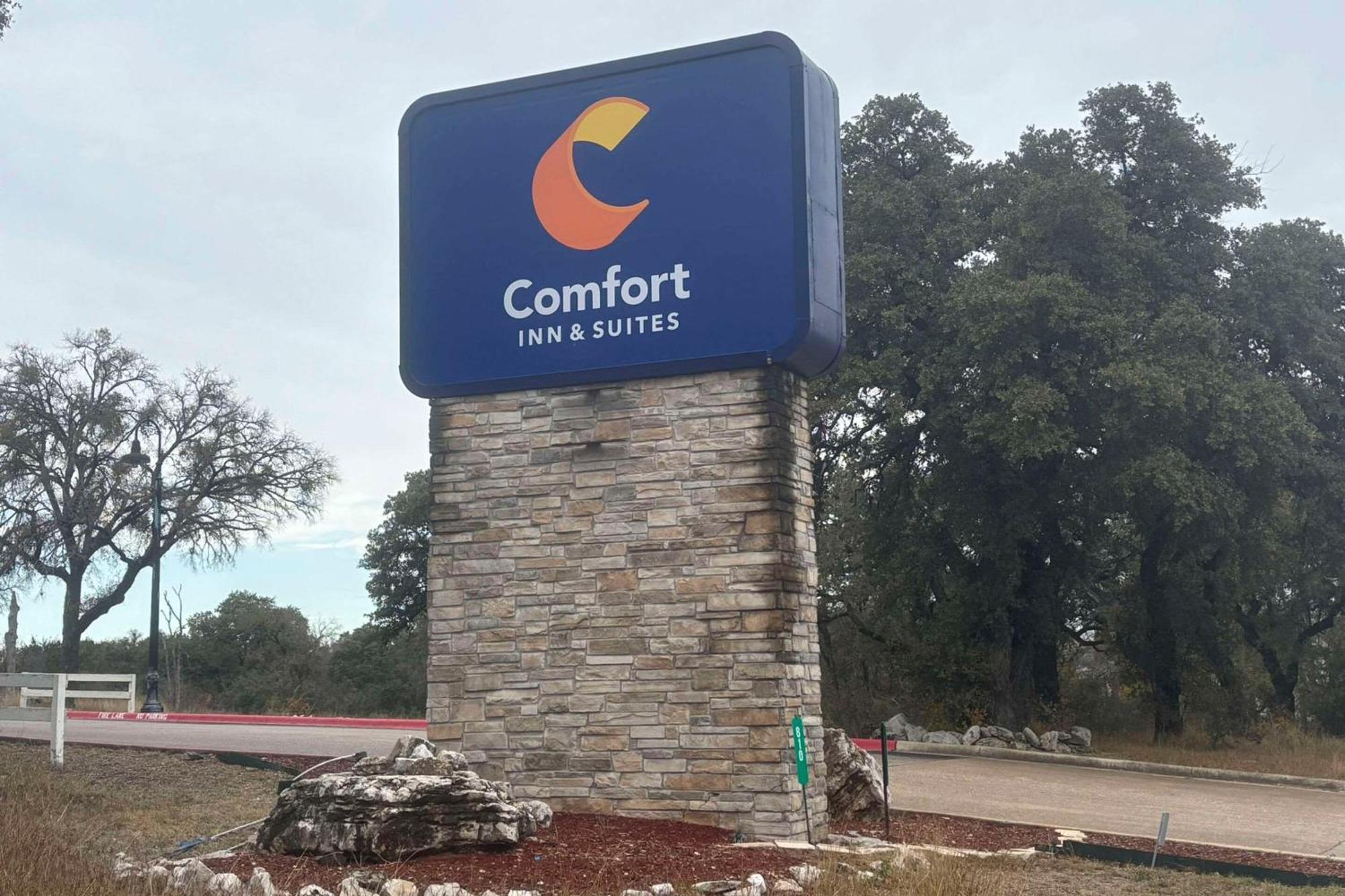 Comfort Inn & Suites Burnet Exterior photo