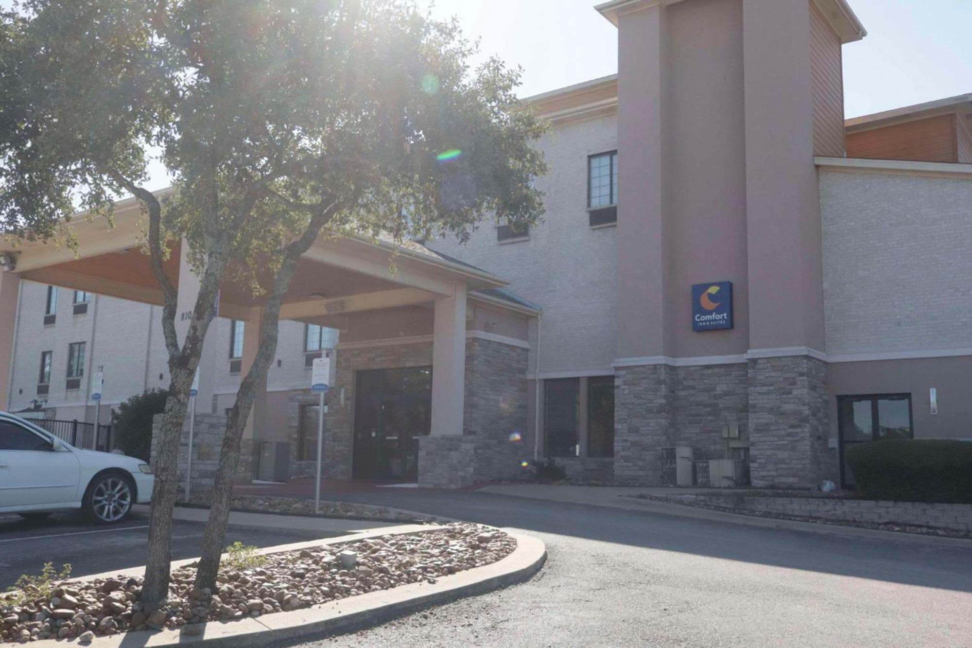 Comfort Inn & Suites Burnet Exterior photo