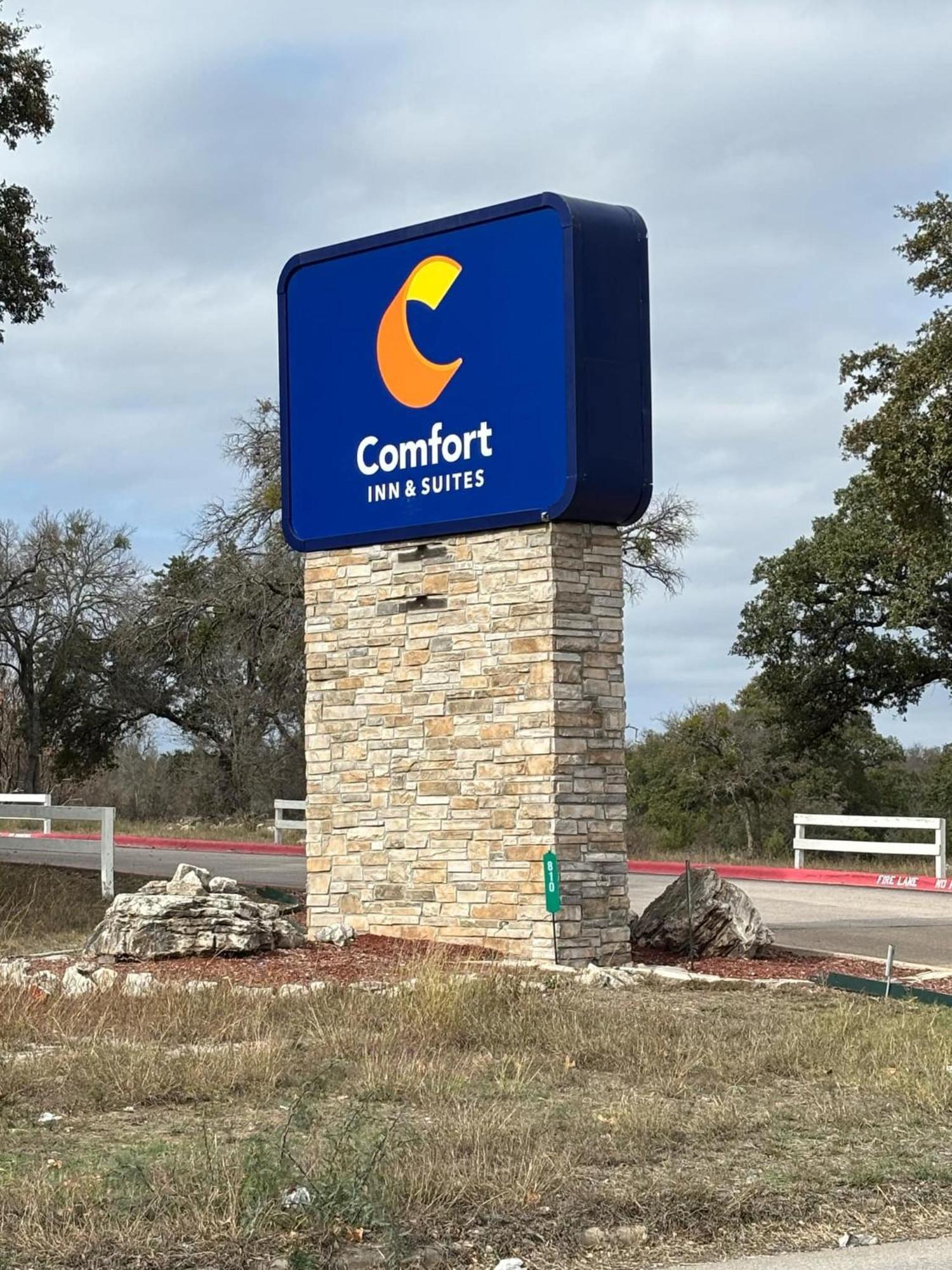 Comfort Inn & Suites Burnet Exterior photo