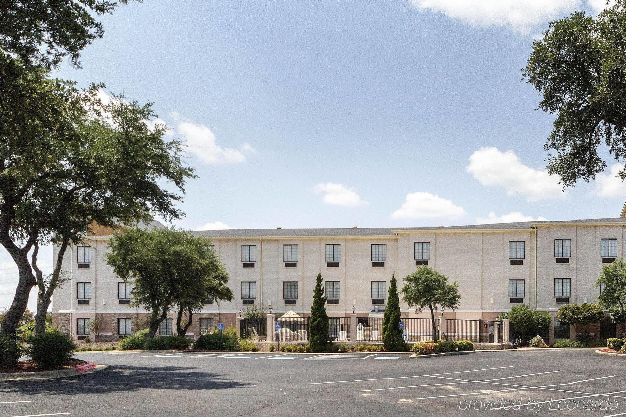 Comfort Inn & Suites Burnet Exterior photo