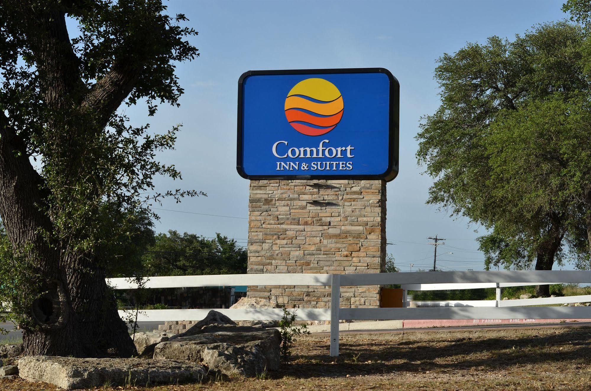 Comfort Inn & Suites Burnet Exterior photo
