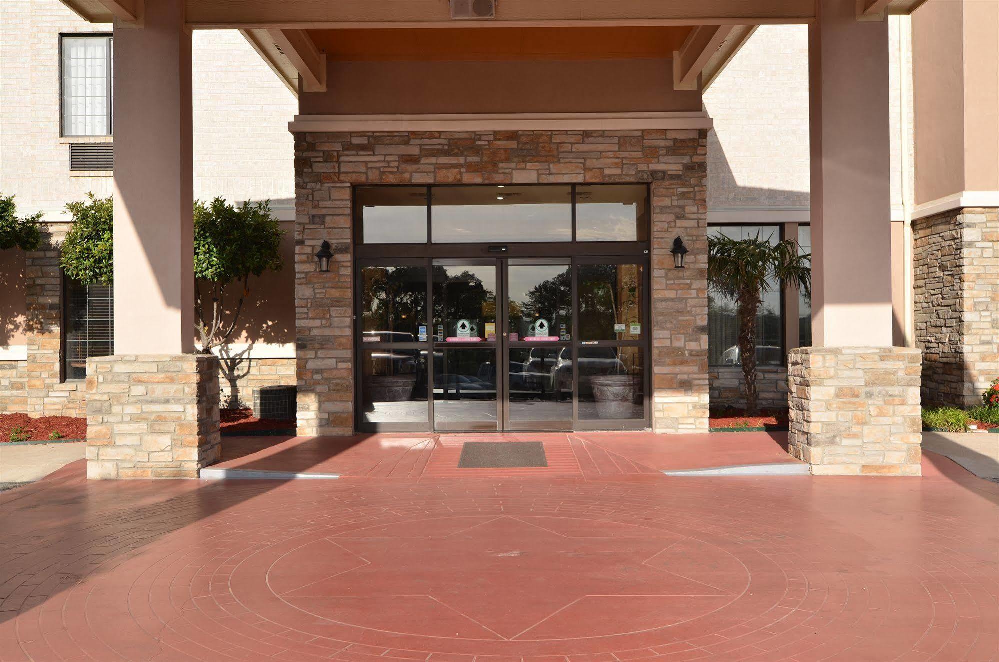 Comfort Inn & Suites Burnet Exterior photo