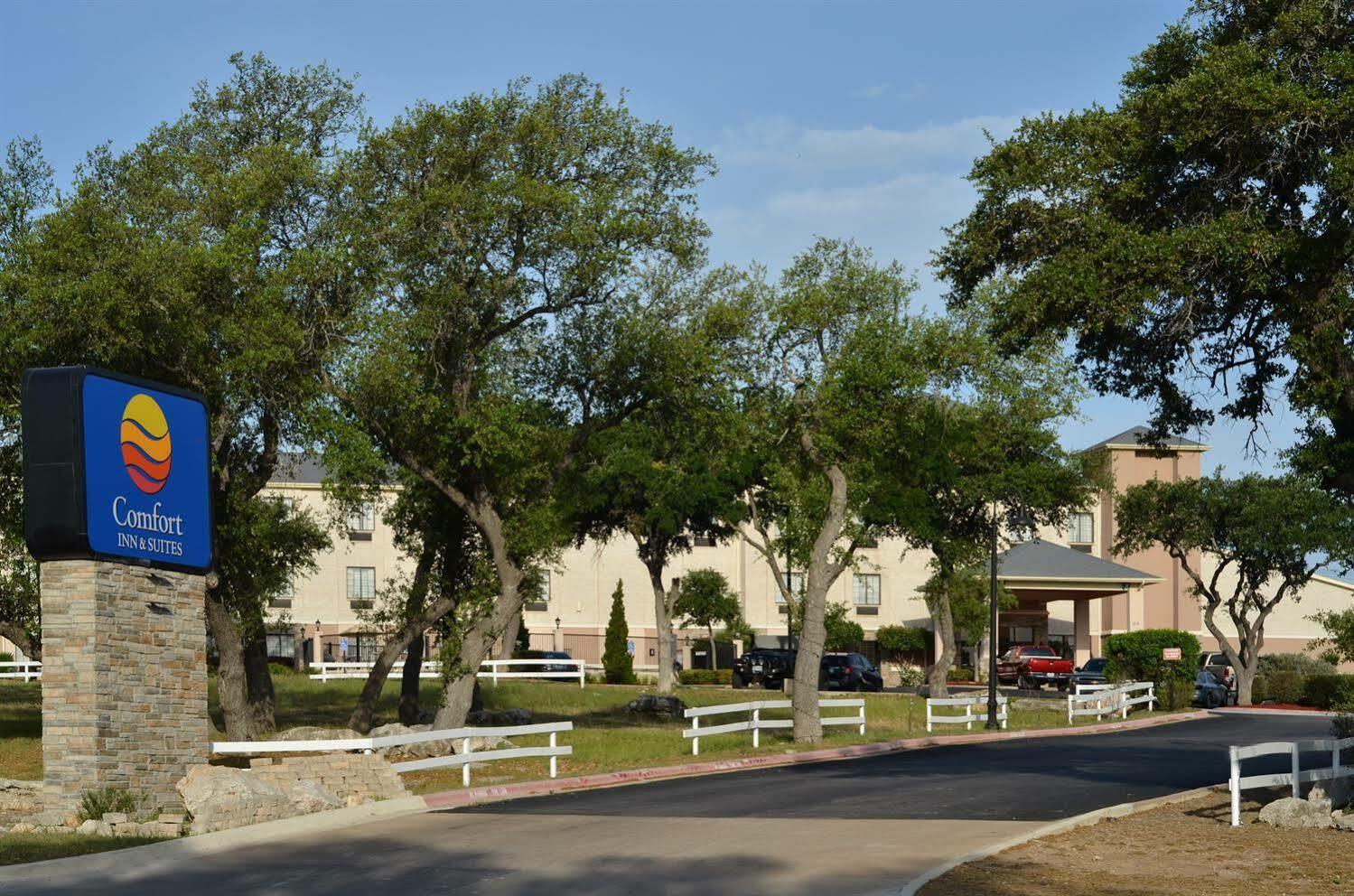 Comfort Inn & Suites Burnet Exterior photo
